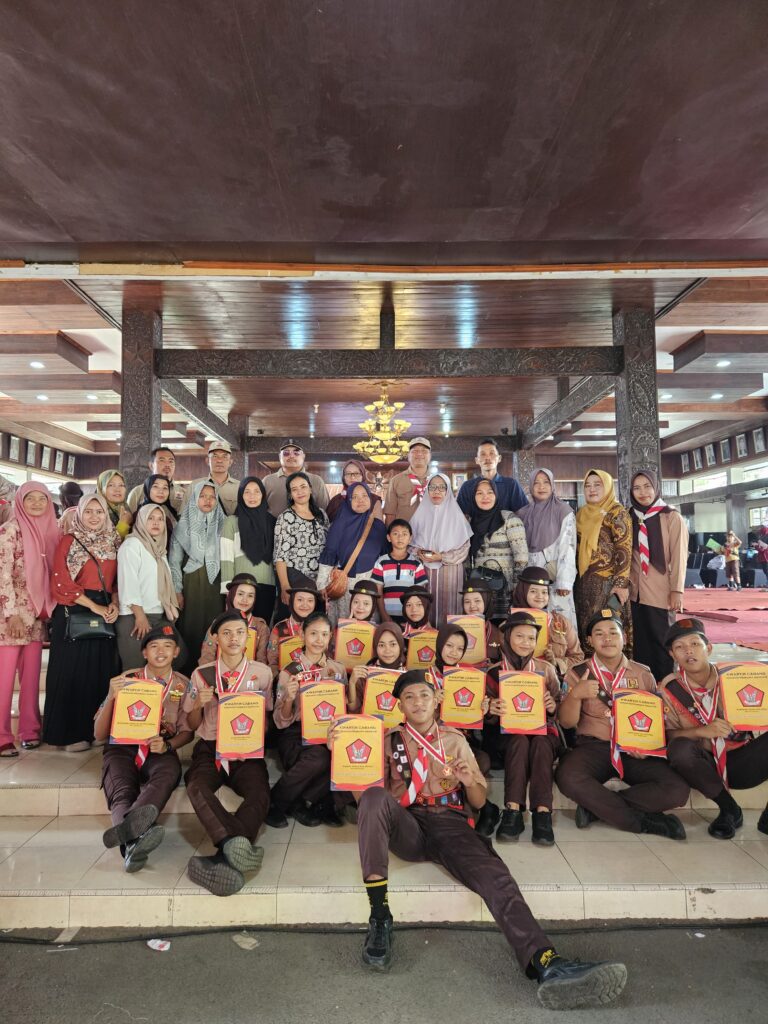 15 Siswa SMP Negeri 2 Kertosono Dilantik Menjadi Pramuka Garuda di Pendopo Kabupaten Nganjuk